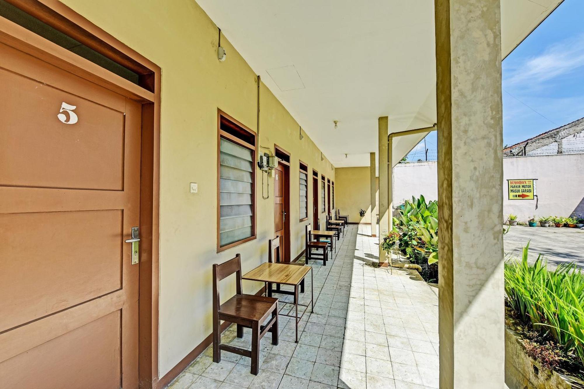 Oyo 90443 Hotel New Kartika In Cilopadang Exterior photo